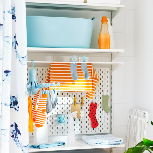 BOAXEL存储结合在洗衣区域衣架和洗衣篮。