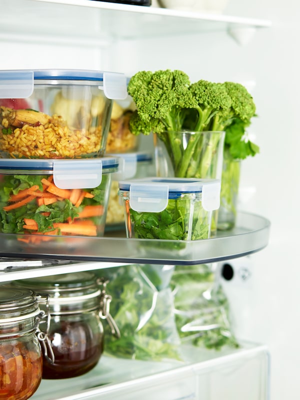 容易看到剩菜与宜家365 +透明冰箱食品容器和玻璃瓶SNURRAD存储转盘。亚博平台信誉怎么样