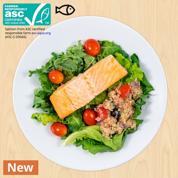 鱼沙拉。鱼类食物象征和水产养殖管理委员会(ASC)食品证书(ASC - c - 00666)缩略图的左上角。新的标签在缩略图的左下角。