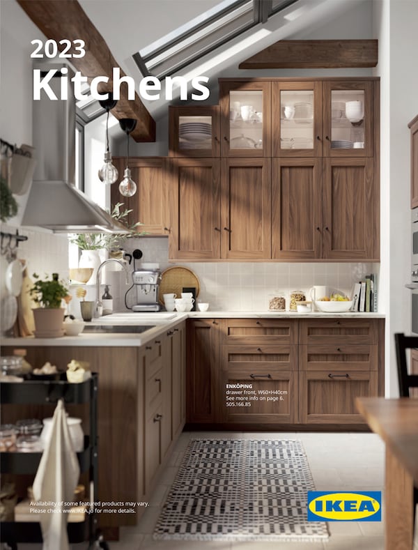宜家厨房宣传册的封面展示烹饪区和亚博平台信誉怎么样炉子,烤箱,微波炉,排烟罩。